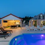 Semesterbostad Family Friendly House With A Swimming Pool Vela Luka, Korcula - 23698 Vela Luka