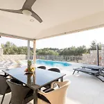 Dom wakacyjny Family Friendly House With A Swimming Pool Vela Luka, Korcula - 23698 Vela Luka